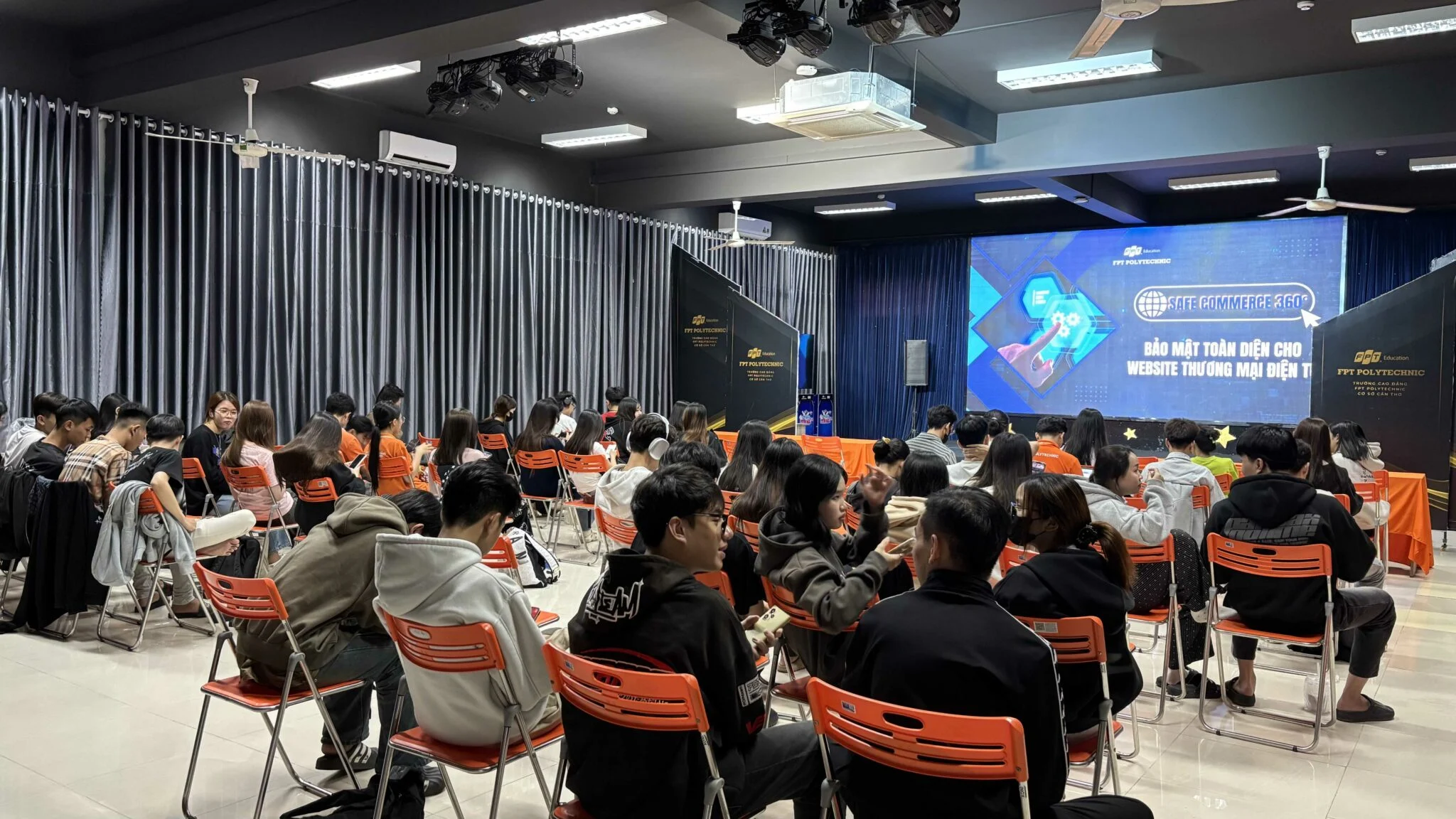 Sinh viên Digital Marketing tại FPT Polytechnic tham gia Workshop Safe Commerce 360°