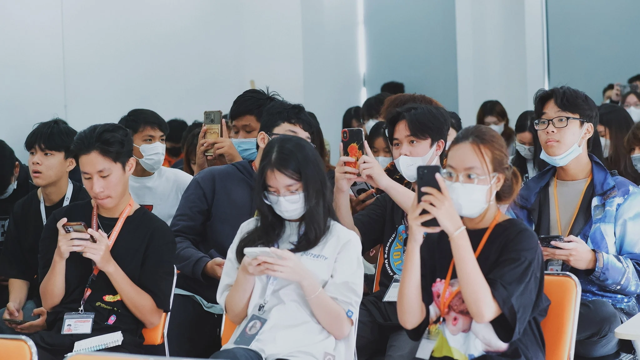 Sinh viên FPT PolySchool Cần Thơ hào hứng chụp ảnh tại talkshow "Digital Marketing Agency – Teamwork có gì?"